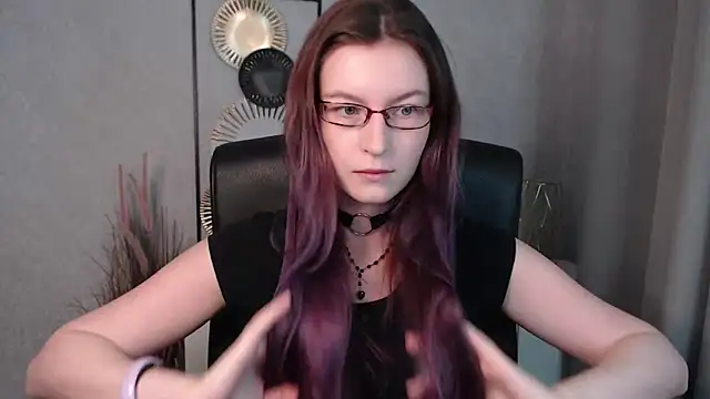 Snapshot of emmaxDelight chatting on December 10, 6:33 am emmaxDelight online show from December 10, 6:33 am