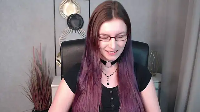 Snapshot of emmaxDelight chatting on December 10, 10:06 am emmaxDelight online show from December 10, 10:06 am