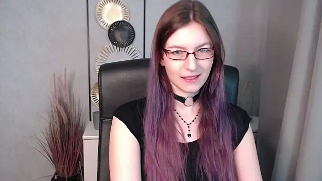 Snapshot of emmaxDelight chatting on December 11, 6:25 am emmaxDelight online show from December 11, 6:25 am