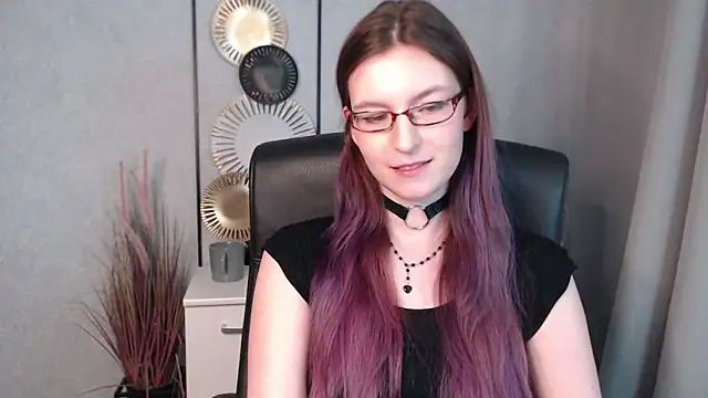 Snapshot of emmaxDelight chatting on December 11, 9:30 am emmaxDelight online show from December 11, 9:30 am