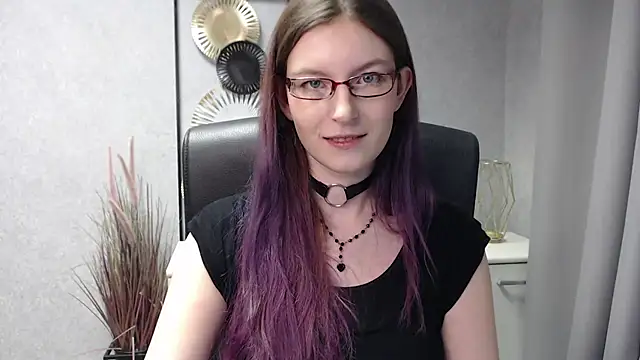 Snapshot of emmaxDelight chatting on December 12, 7:08 am emmaxDelight online show from December 12, 7:08 am