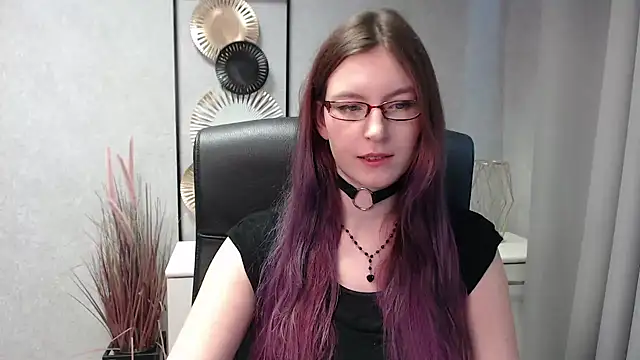 Snapshot of emmaxDelight chatting on December 12, 10:24 am emmaxDelight online show from December 12, 10:24 am