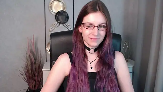 Snapshot of emmaxDelight chatting on December 13, 6:31 am emmaxDelight online show from December 13, 6:31 am