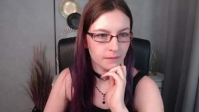 Snapshot of emmaxDelight chatting on December 13, 10:08 am emmaxDelight online show from December 13, 10:08 am