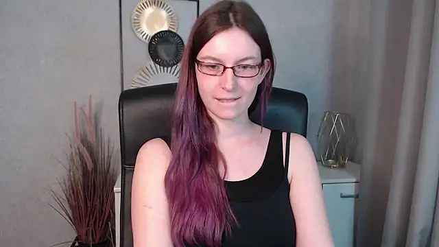 Snapshot of emmaxDelight chatting on December 14, 2:31 pm emmaxDelight online show from December 14, 2:31 pm