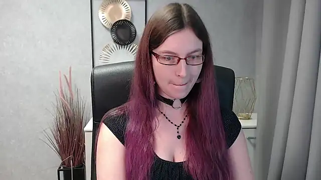 Snapshot of emmaxDelight chatting on December 29, 10:45 am emmaxDelight online show from December 29, 10:45 am