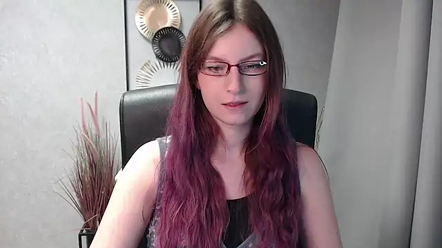 Snapshot of emmaxDelight chatting on December 30, 8:43 am emmaxDelight online show from December 30, 8:43 am