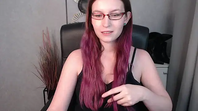 Snapshot of emmaxDelight chatting on February 4, 6:36 am emmaxDelight online show from February 4, 6:36 am