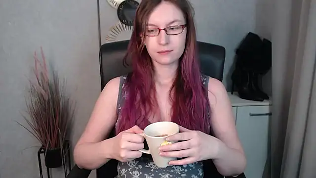 Snapshot of emmaxDelight chatting on February 6, 8:18 am emmaxDelight online show from February 6, 8:18 am