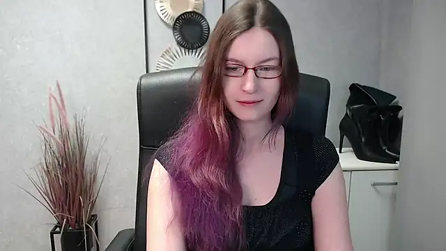 Snapshot of emmaxDelight chatting on February 18, 6:37 am emmaxDelight online show from February 18, 6:37 am