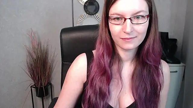 Snapshot of emmaxDelight chatting on February 26, 9:42 am emmaxDelight online show from February 26, 9:42 am