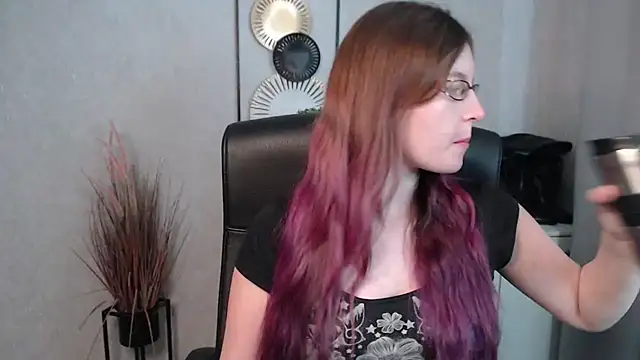 Snapshot of emmaxDelight chatting on March 3, 10:28 am emmaxDelight online show from March 3, 10:28 am