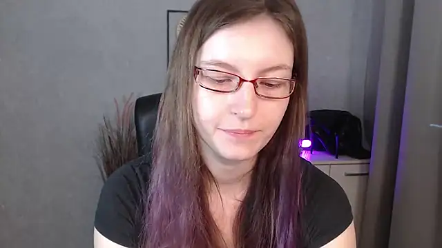 Snapshot of emmaxDelight chatting on September 18, 5:42 am emmaxDelight online show from September 18, 5:42 am