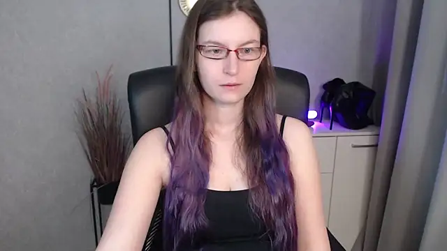 Snapshot of emmaxDelight chatting on October 10, 5:17 am emmaxDelight online show from October 10, 5:17 am