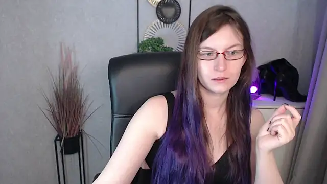 Snapshot of emmaxDelight chatting on November 6, 6:25 am emmaxDelight online show from November 6, 6:25 am