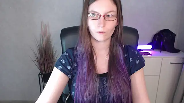 Snapshot of emmaxDelight chatting on November 13, 6:29 pm emmaxDelight online show from November 13, 6:29 pm