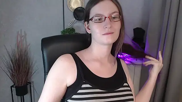 Snapshot of emmaxDelight chatting on November 18, 6:40 am emmaxDelight online show from November 18, 6:40 am