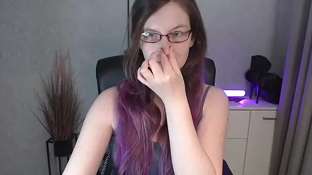 Snapshot of emmaxDelight chatting on November 25, 6:35 am emmaxDelight online show from November 25, 6:35 am