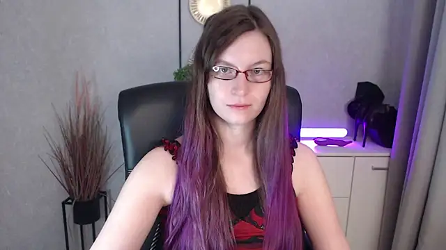 Snapshot of emmaxDelight chatting on November 28, 6:27 am emmaxDelight online show from November 28, 6:27 am