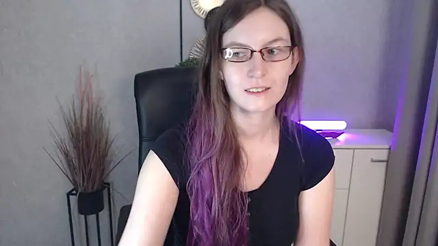 Snapshot of emmaxDelight chatting on December 1, 6:29 am emmaxDelight online show from December 1, 6:29 am