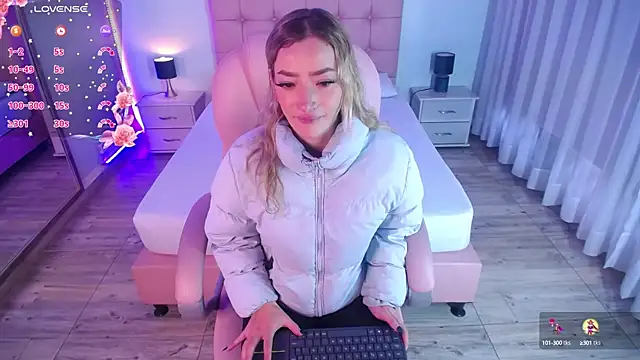 Snapshot of zoe_jones13 chatting on February 4, 11:49 am zoe jones13 online show from February 4, 11:49 am