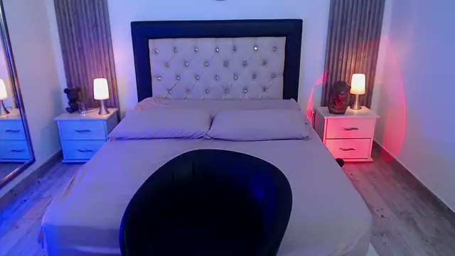 Snapshot of zoe_jones13 chatting on September 26, 3:21 am zoe jones13 online show from September 26, 3:21 am