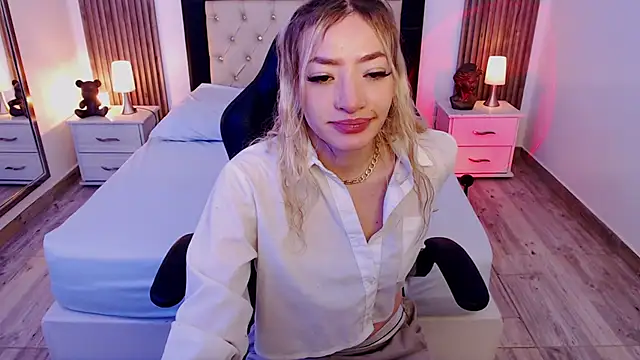 Snapshot of zoe_jones13 chatting on October 8, 3:15 am zoe jones13 online show from October 8, 3:15 am