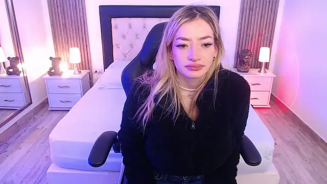 Snapshot of zoe_jones13 chatting on October 11, 3:17 am zoe jones13 online show from October 11, 3:17 am