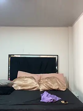 Snapshot of lilithTeen1_ chatting on November 4, 9:36 pm lilithTeen1 online show from November 4, 9:36 pm