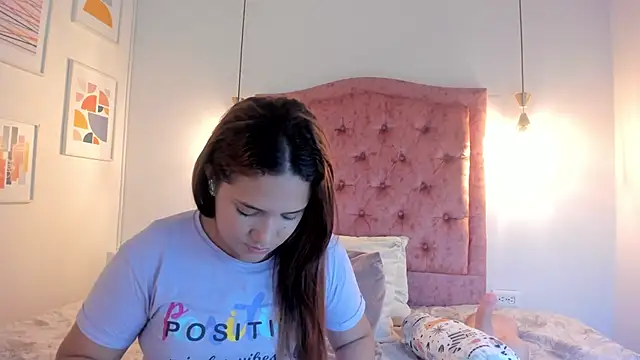 Snapshot of aprill21_ chatting on December 17, 2:11 pm aprill21 online show from December 17, 2:11 pm