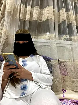 Snapshot of jijijoudia chatting on December 4, 12:20 am jijijoudia online show from December 4, 12:20 am