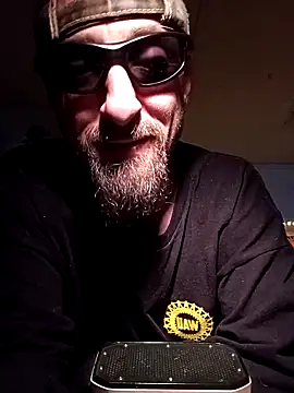 Snapshot of armdy371 chatting on November 23, 7:24 pm armdy371 online show from November 23, 7:24 pm