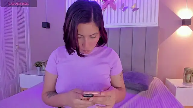 Snapshot of dyvis_22 chatting on February 18, 11:22 am dyvis 22 online show from February 18, 11:22 am