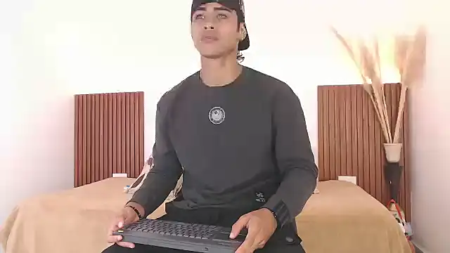 Snapshot of zander_2120 chatting on December 11, 1:49 pm zander 2120 online show from December 11, 1:49 pm