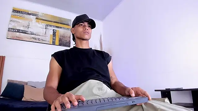 Snapshot of zander_2120 chatting on November 15, 1:29 pm zander 2120 online show from November 15, 1:29 pm