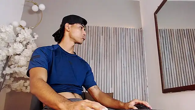 Snapshot of zander_2120 chatting on November 29, 12:46 am zander 2120 online show from November 29, 12:46 am