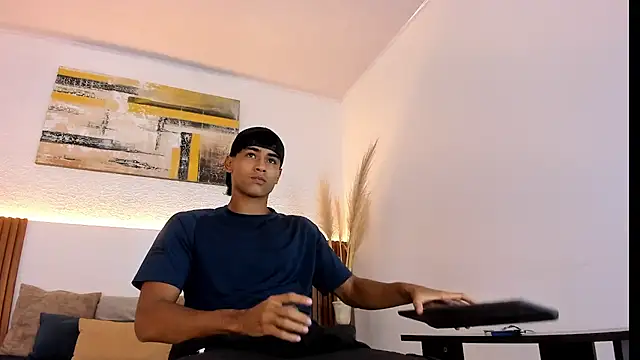 Snapshot of zander_2120 chatting on December 2, 12:27 am zander 2120 online show from December 2, 12:27 am