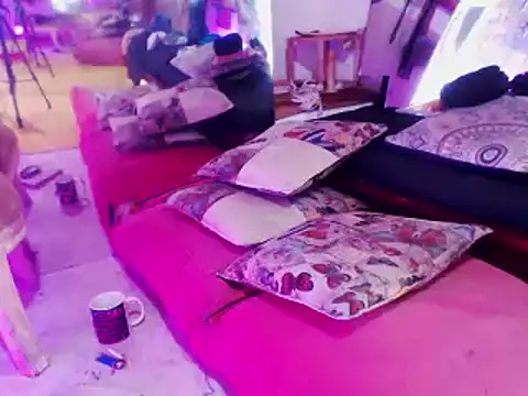 Snapshot of laye19 chatting on January 17, 2:39 pm laye19 online show from January 17, 2:39 pm