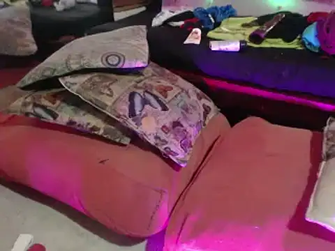 Snapshot of laye19 chatting on January 19, 1:00 am laye19 online show from January 19, 1:00 am