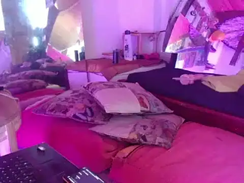 Snapshot of laye19 chatting on January 21, 2:59 pm laye19 online show from January 21, 2:59 pm