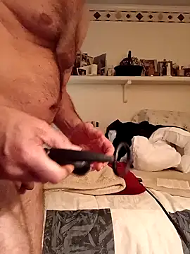Snapshot of Hand69someguy chatting on December 11, 2:19 am Hand69someguy online show from December 11, 2:19 am