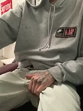 Snapshot of 27powercm chatting on February 11, 10:28 pm 27powercm online show from February 11, 10:28 pm