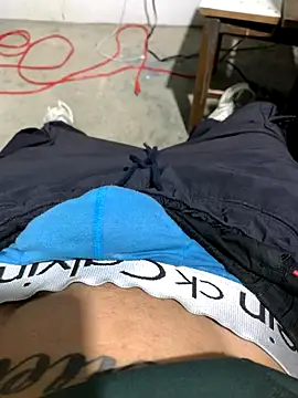 Snapshot of 27powercm chatting on November 9, 5:17 am 27powercm online show from November 9, 5:17 am