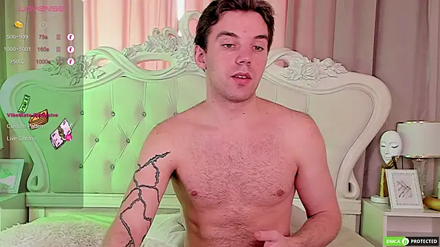 ArthurWhitee online show from October 13, 5:40 am