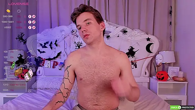 ArthurWhitee online show from October 17, 3:14 pm