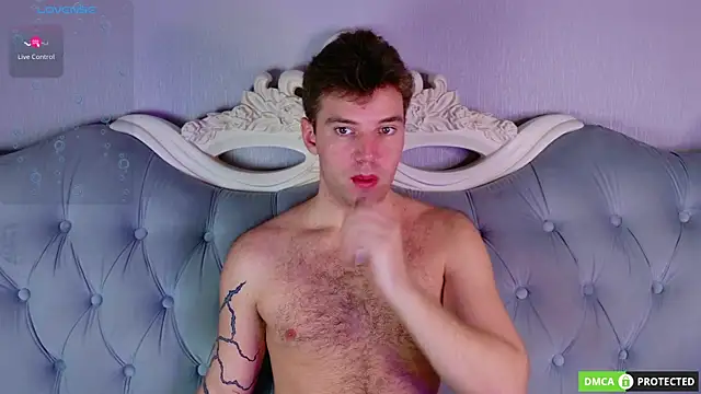 ArthurWhitee online show from April 15, 8:43 am