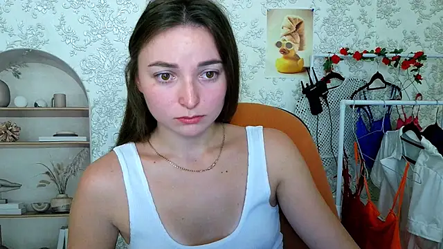  Barbie Kiss  online show from October 15, 5:07 am