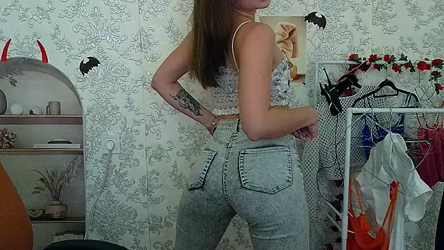  Barbie Kiss  online show from November 1, 10:39 am