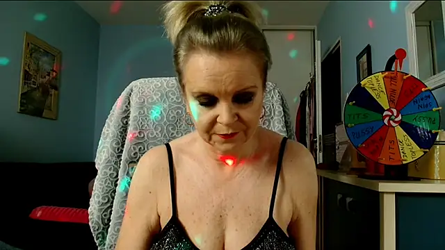 Snapshot of sexyjennyeu chatting on February 5, 9:07 pm sexyjennyeu online show from February 5, 9:07 pm