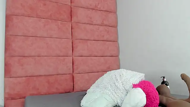 Hanna lens online show from November 2, 8:33 pm